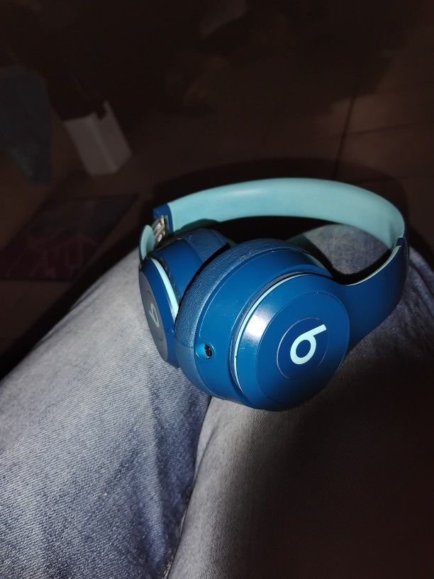 Beats By Dre. Wireless Bluetooth Headphones