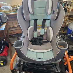 Graco Extend2Fit Car Seat: 3-In-1 Infant to Older Toddler 