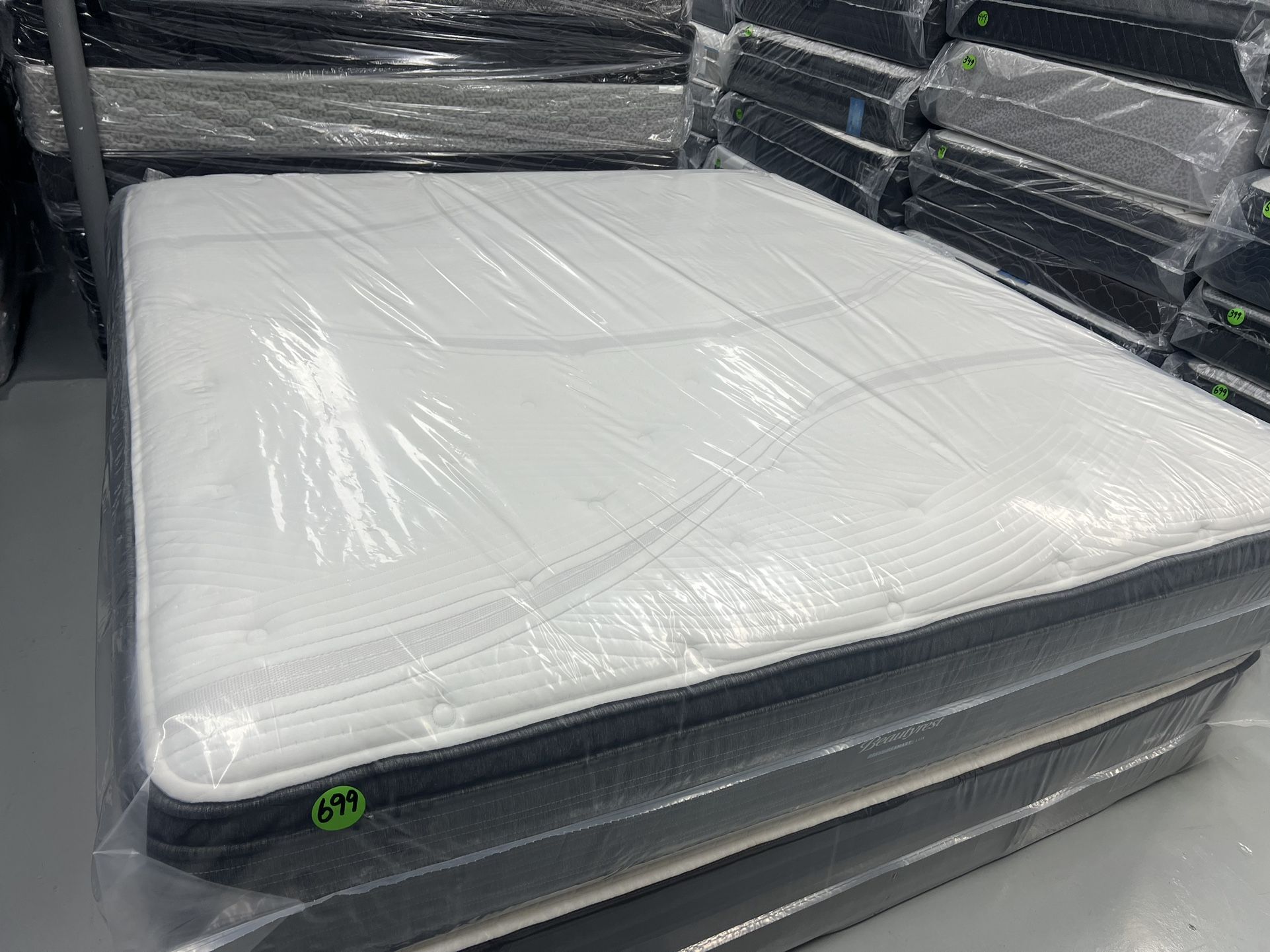 KING SIZE SIMMONS BEAUTYREST PRESSURESMART LUX PILLOW TOP MATTRESS & BOX SPRINGS BED SET
