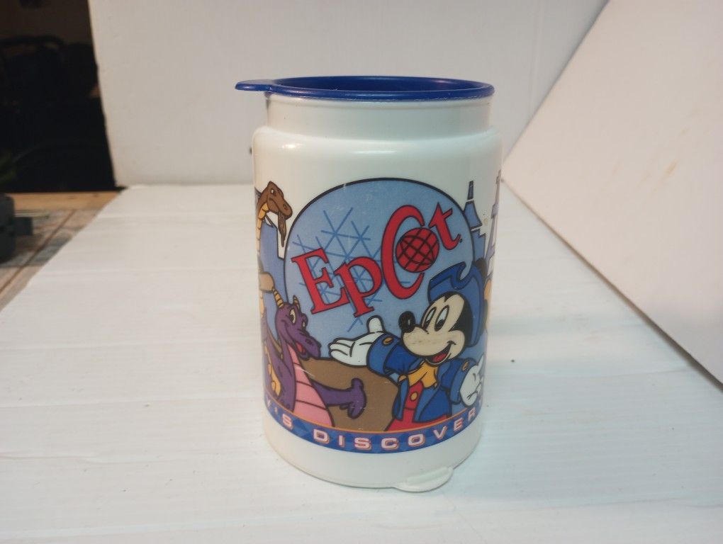 Disney Whirley Cup  Epcot