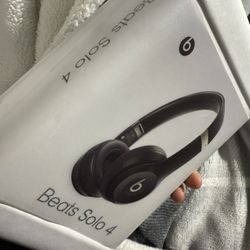 Beats Solo 4s 