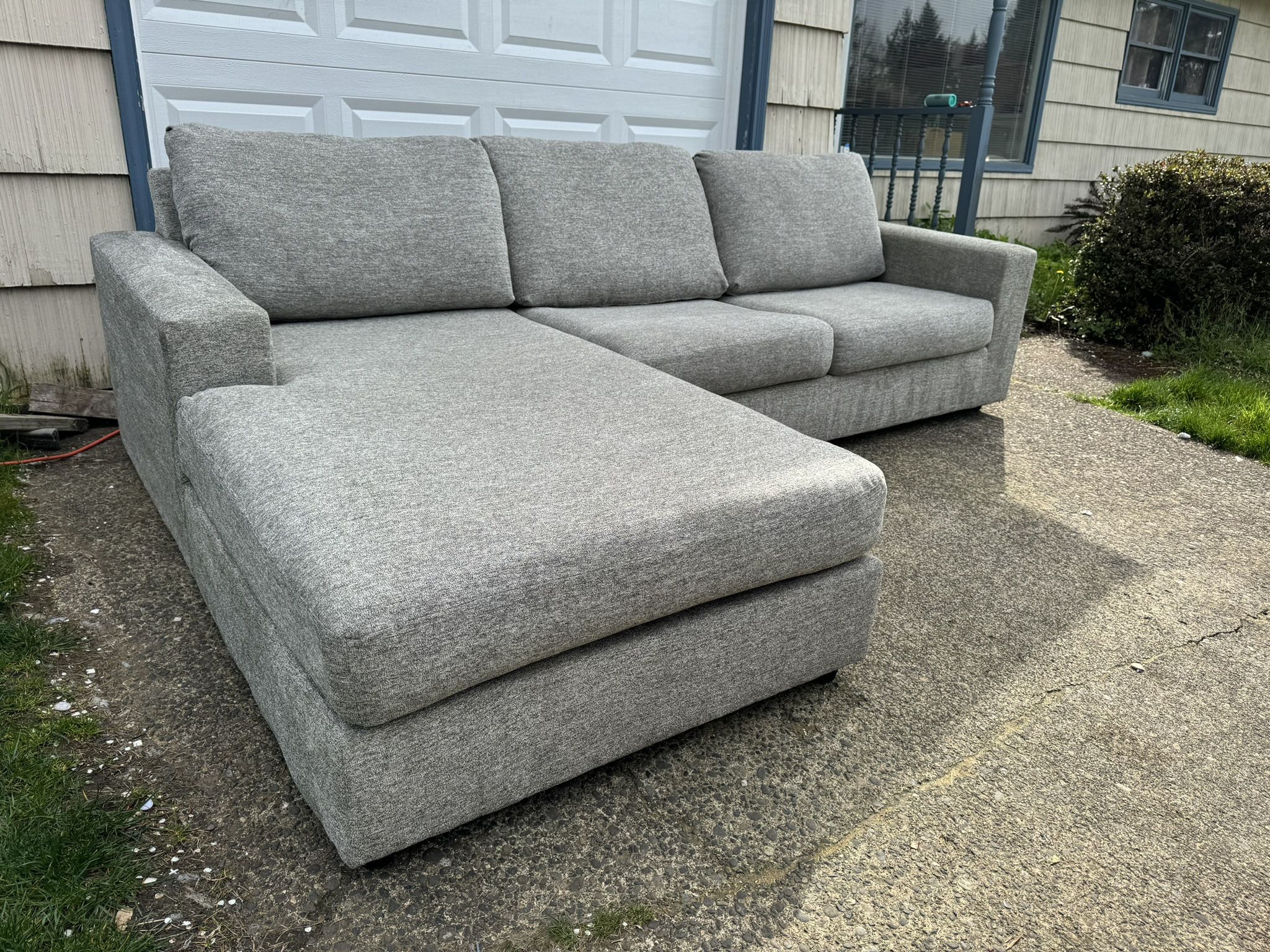 Grey Sectional Couch! Delivery Available🚚