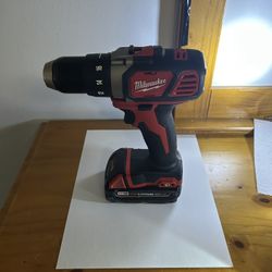 Milwaukee M18 1/2 in. Drill Driver 2606-20 with battery