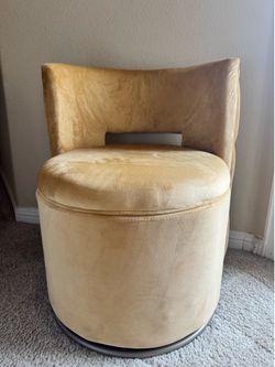 Tainoki Velvet Swivel Chair