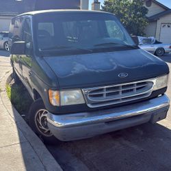 Se Vende Club Wagon 98 Ford