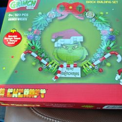 Grinch Wreath Brick Building Set 