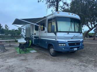 Winnebago Adventure Class A Motorhome RV