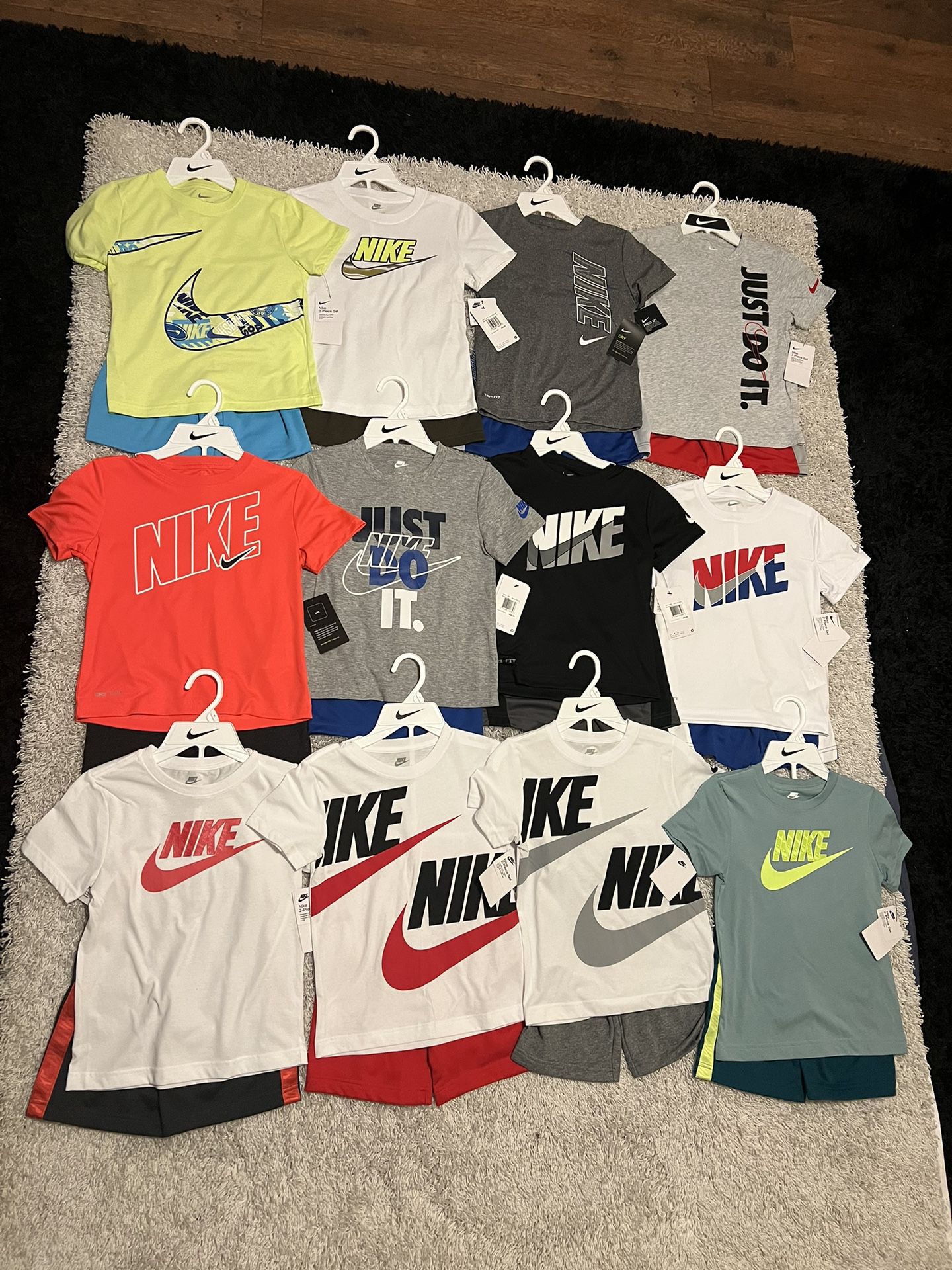 NWT Nike size 7 Boys