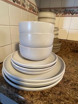 White plate set