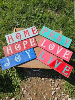 6 handmade wooden shelf-sitter signs featuring words like "HOME," "PRAY," "HOPE," "LOVE,