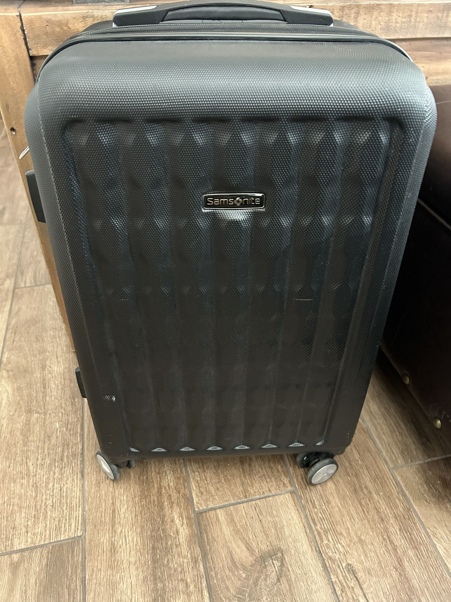 CARRY ON LUGGAGE 