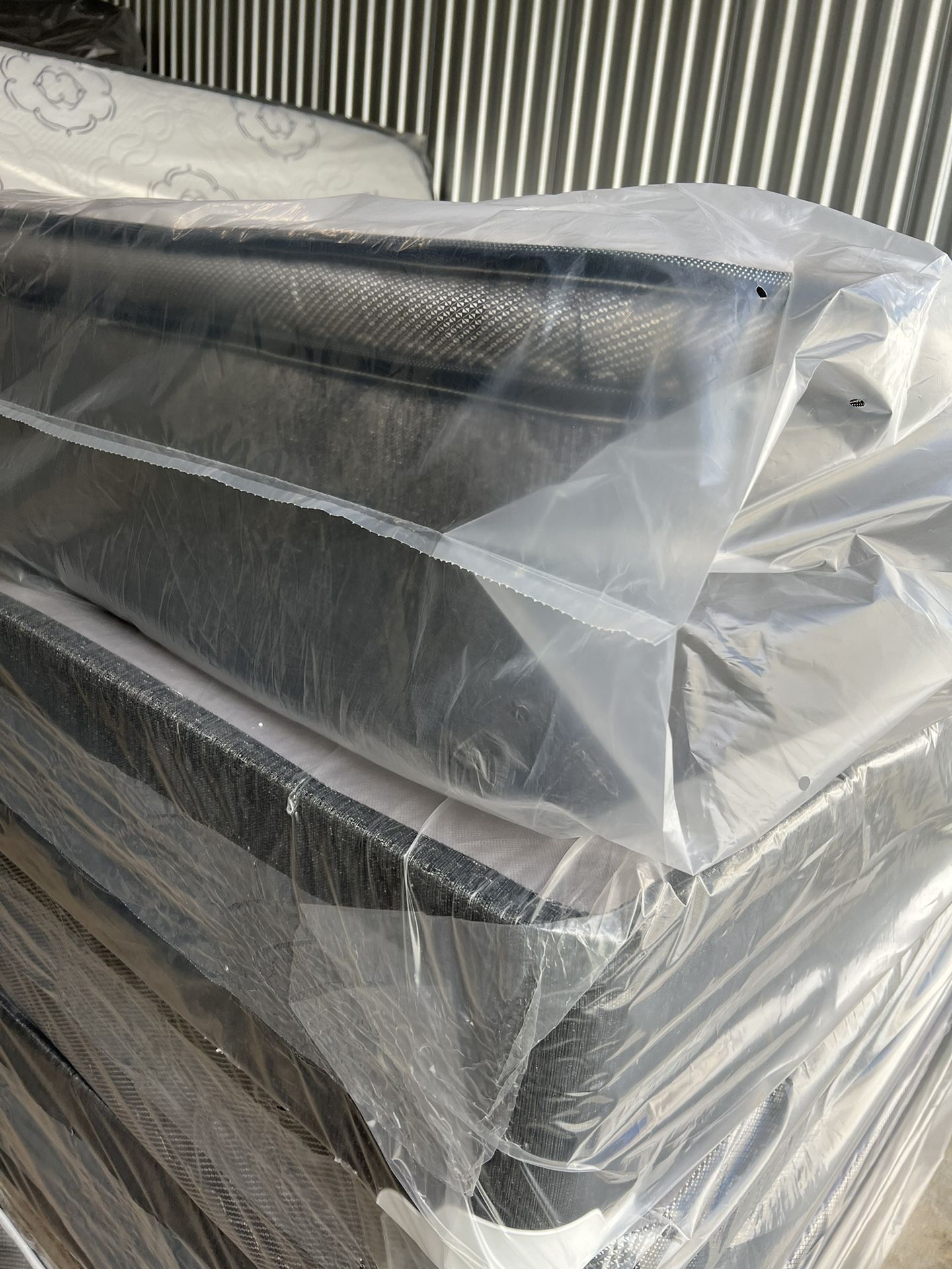 Mattresses: twin, full , queen regular , Colchon Nuevo Colchones plush or pillow top available cama bed mattress