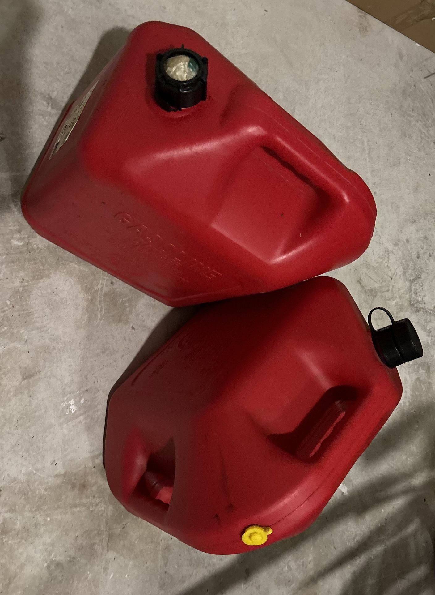 2 Gasoline containers 5 Galloms