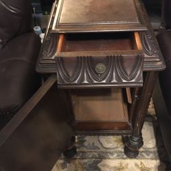  Antique Carved Mahogany Side Table/nightstand 16w18L30h.       pickup Zip 78247