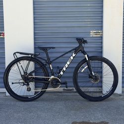 Trek Marlin 5 Mountain Bike 27.5”