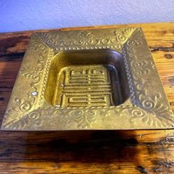 CENICERO ANTIGUO DE BRONCE A RELIEVE