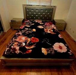 Cali King Bedroom Set