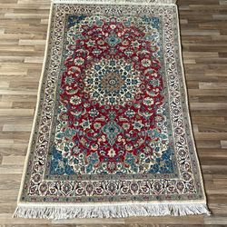 Vintage Hand-Knotted Persian Kashan Rug w/ Floral Medallion Design c.1960’s
- Delivery Available