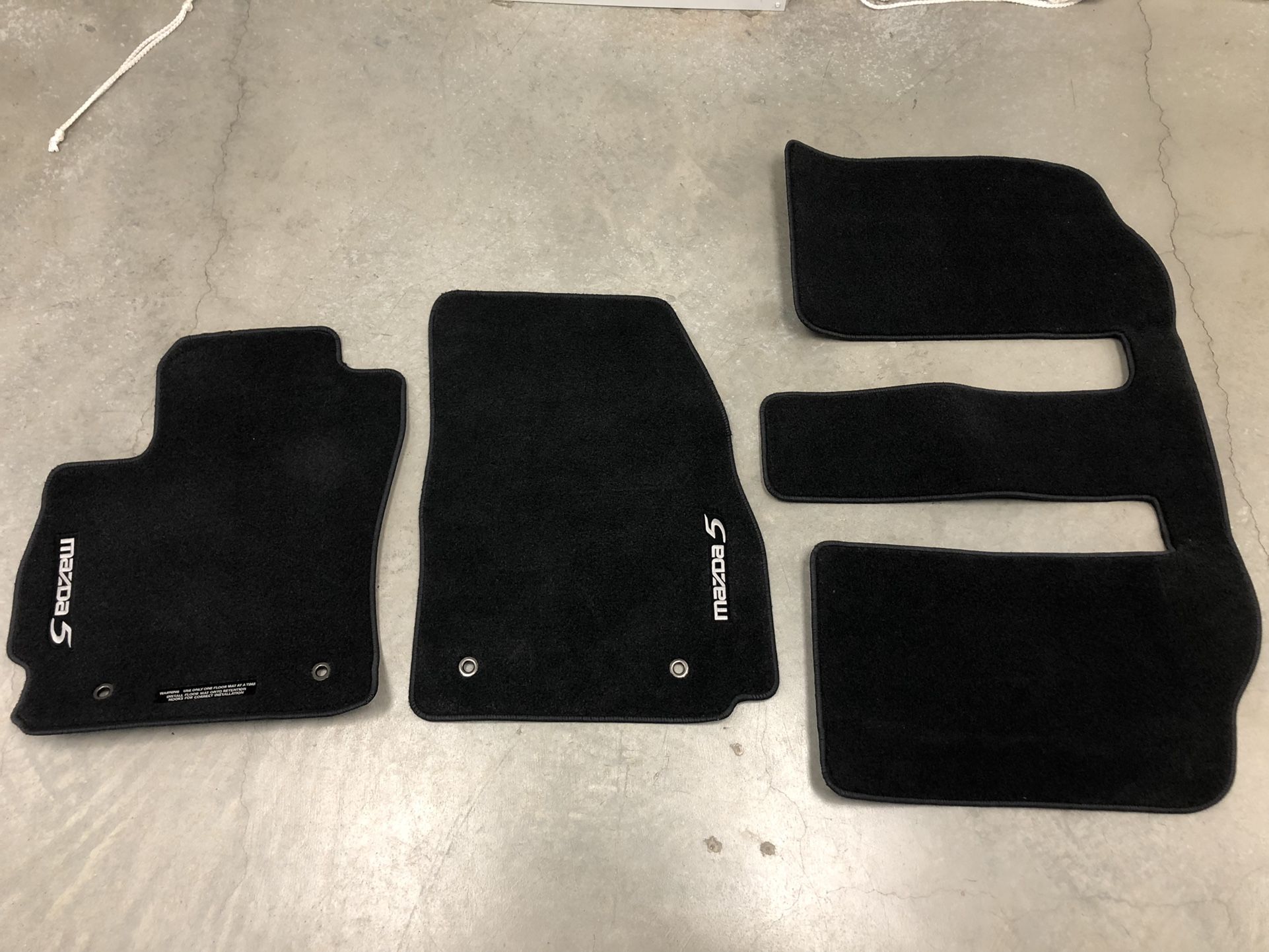 Complete  2015 Mazda 5 floor mats - Almost new 