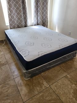 NEW QUEEN-SIZE MATTRESS AND BOX SPRING 💤