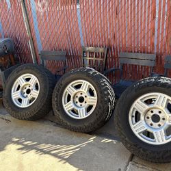 Rines originales Tahoe 2007 con llantas y tapas (6 birlos)