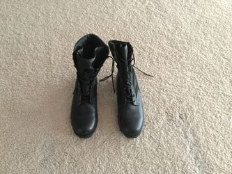 Military boots size 8W