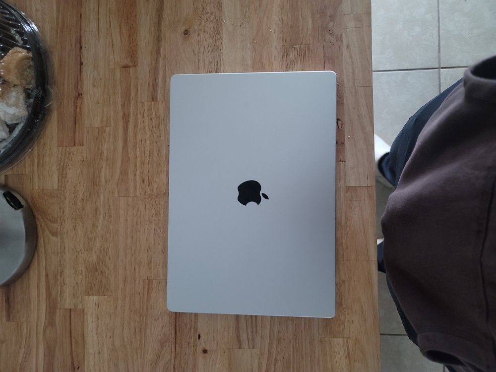 MacBook Pro M2 (2023) 16"