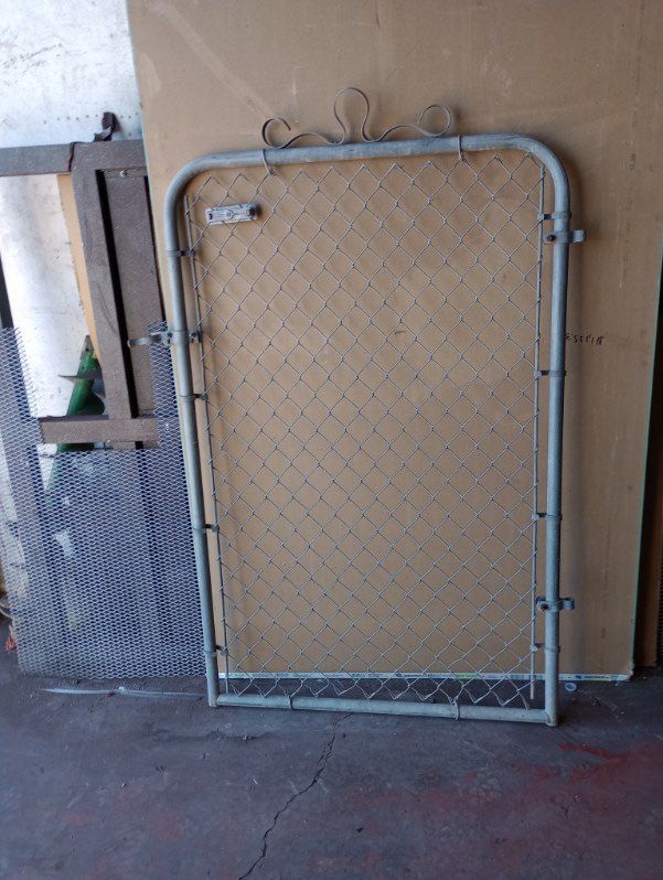 Gate