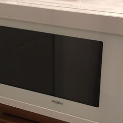 Whirlpool Microwave Brand New 250