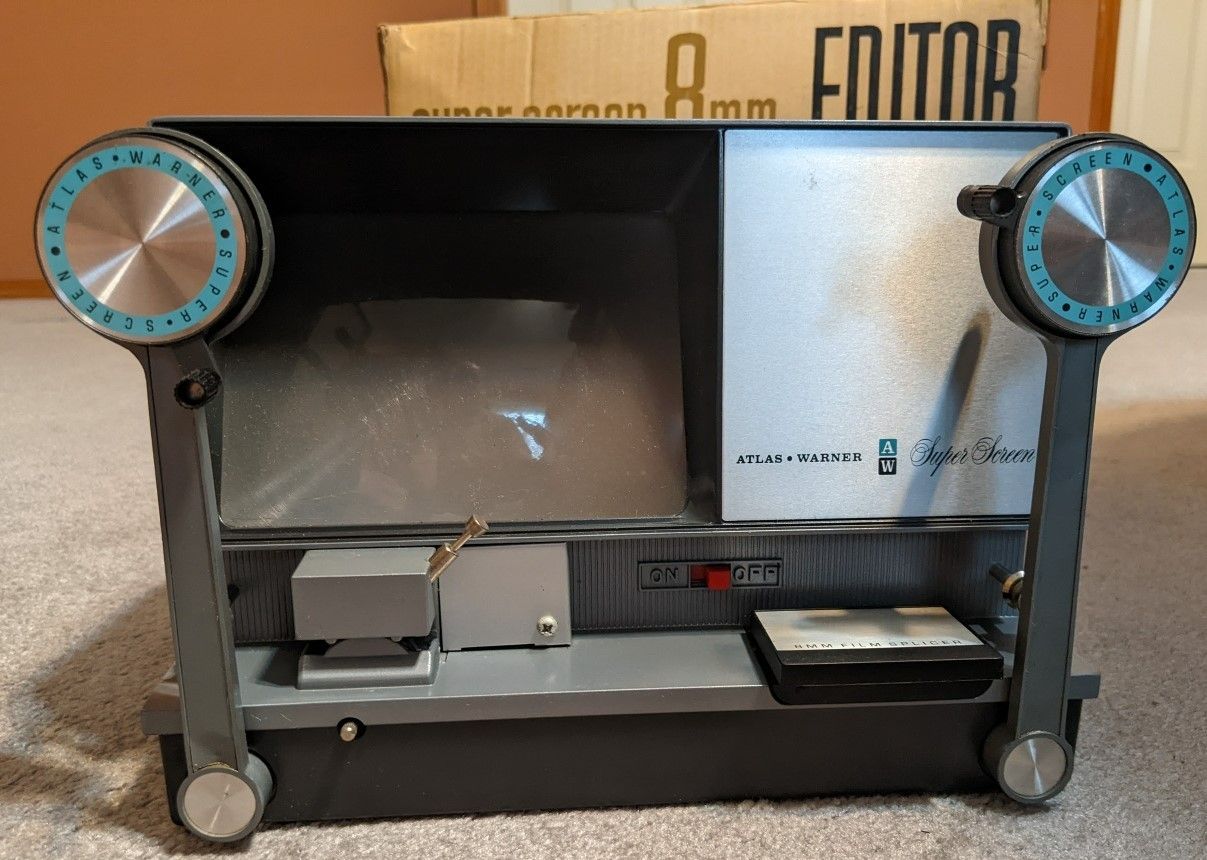Atlas Warner 8mm Film Super Screen Editor Model 400
Vintage 8mm film editor in excellent condition.
Original owner.