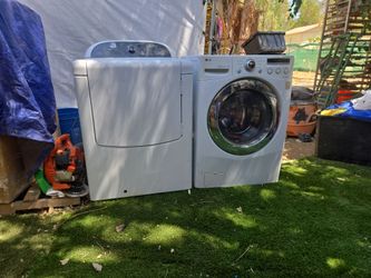 LG washer and Whirlpool gas dryer set