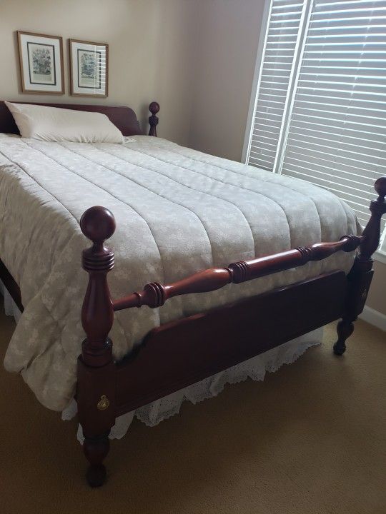 Queen/Full (Adjustable) Headboard & Footboard & Side Railings & Wood Supports/Slats