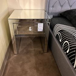 Mirror Nightstand w/1 Drawer 