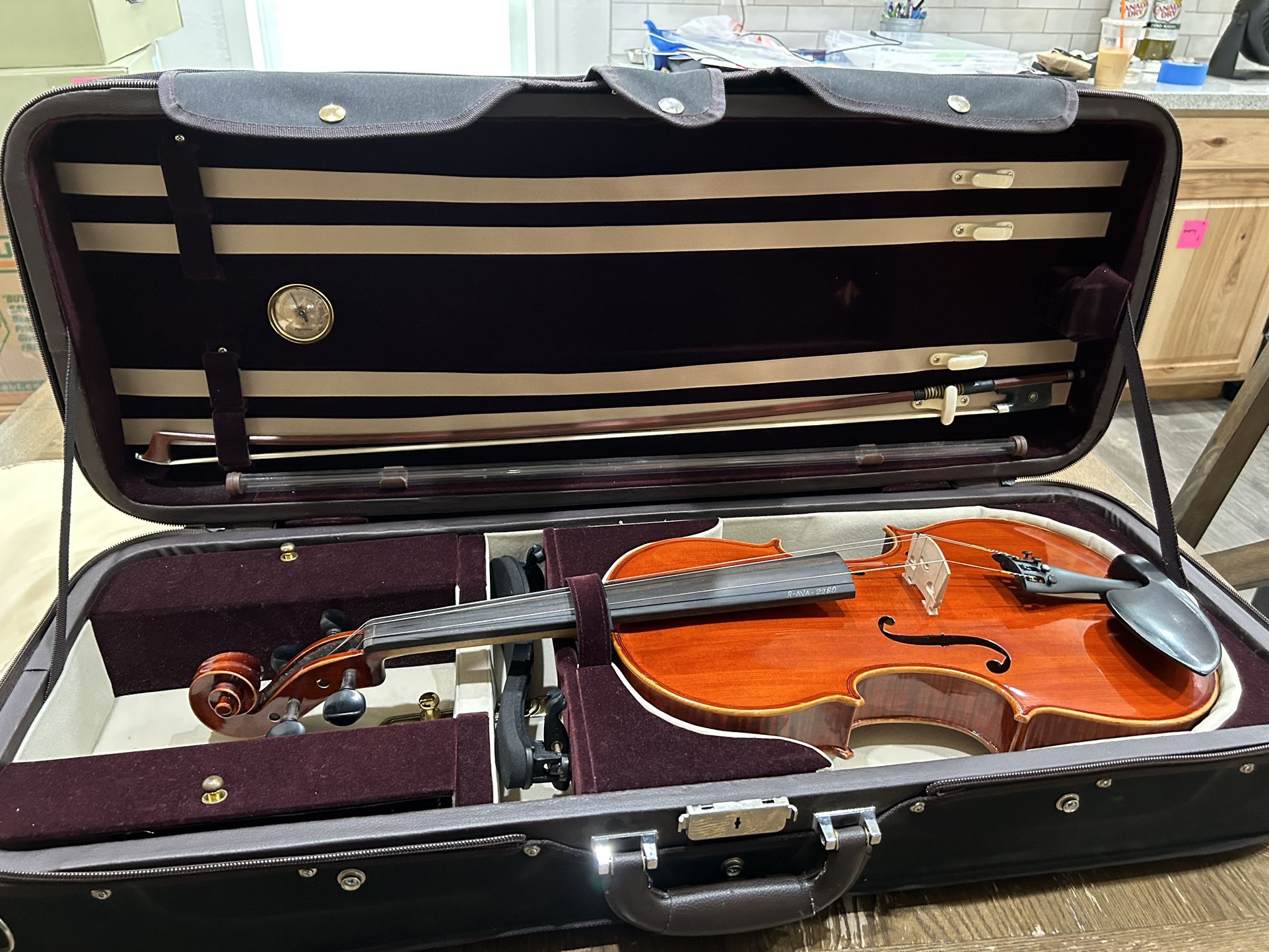Viola 16” 2017 Andrews Fine Violins. Model 400. With Case