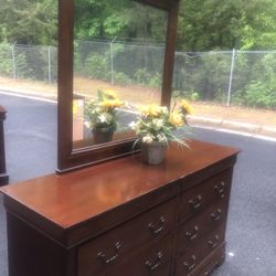 Quality Solid Wood Long Dresser, Big Drawers, Big Mirror. Drawers Sliding Smoothly Great Conditipn