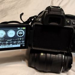 Camara nikon D5200 Con Lentes Cargados Y 4 Baterias 