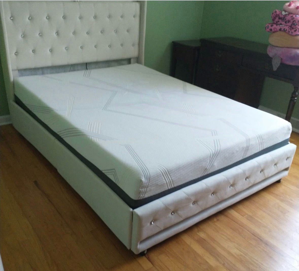 Bed frame & Mattress