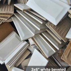 BEAUTIFUL NEW TILE- 1000sf Total Lot