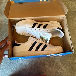 White Adidas Superstar