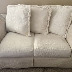 Free Furnitures For Pick Up