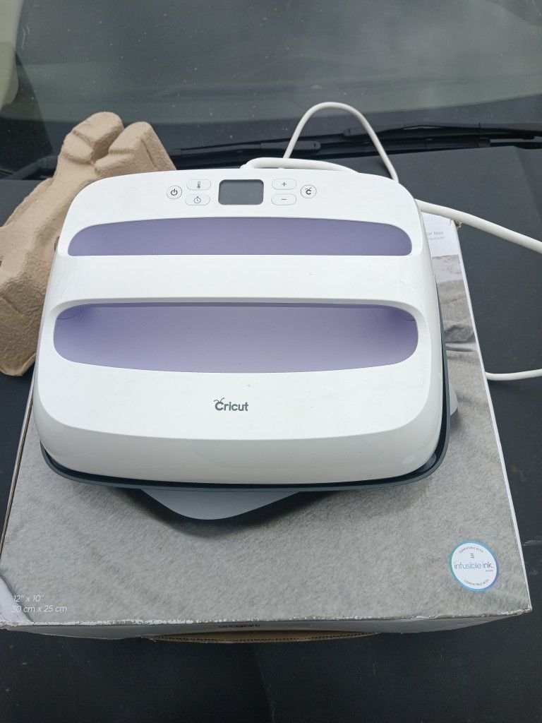 Cricut EasyPress™ 2, Lilac - 12" x 10" 