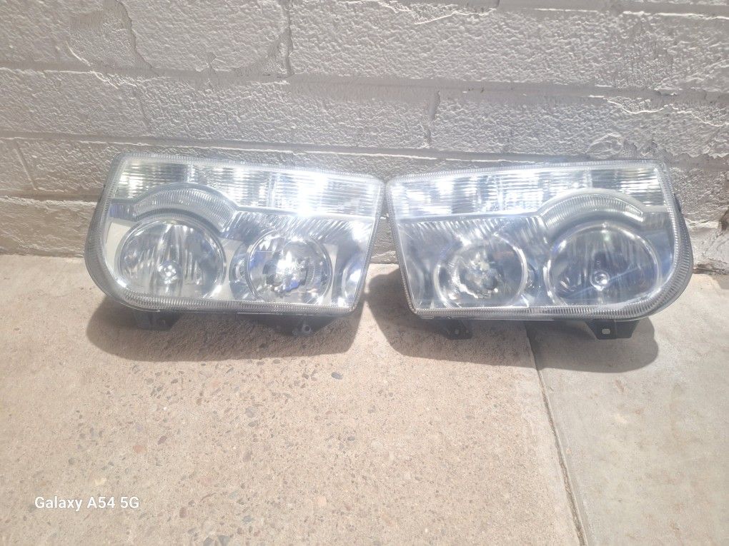 Chrysler 300 05/10 .. Head Light