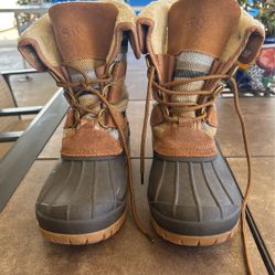 STQ Women’s Waterproof Boot Size 8 US