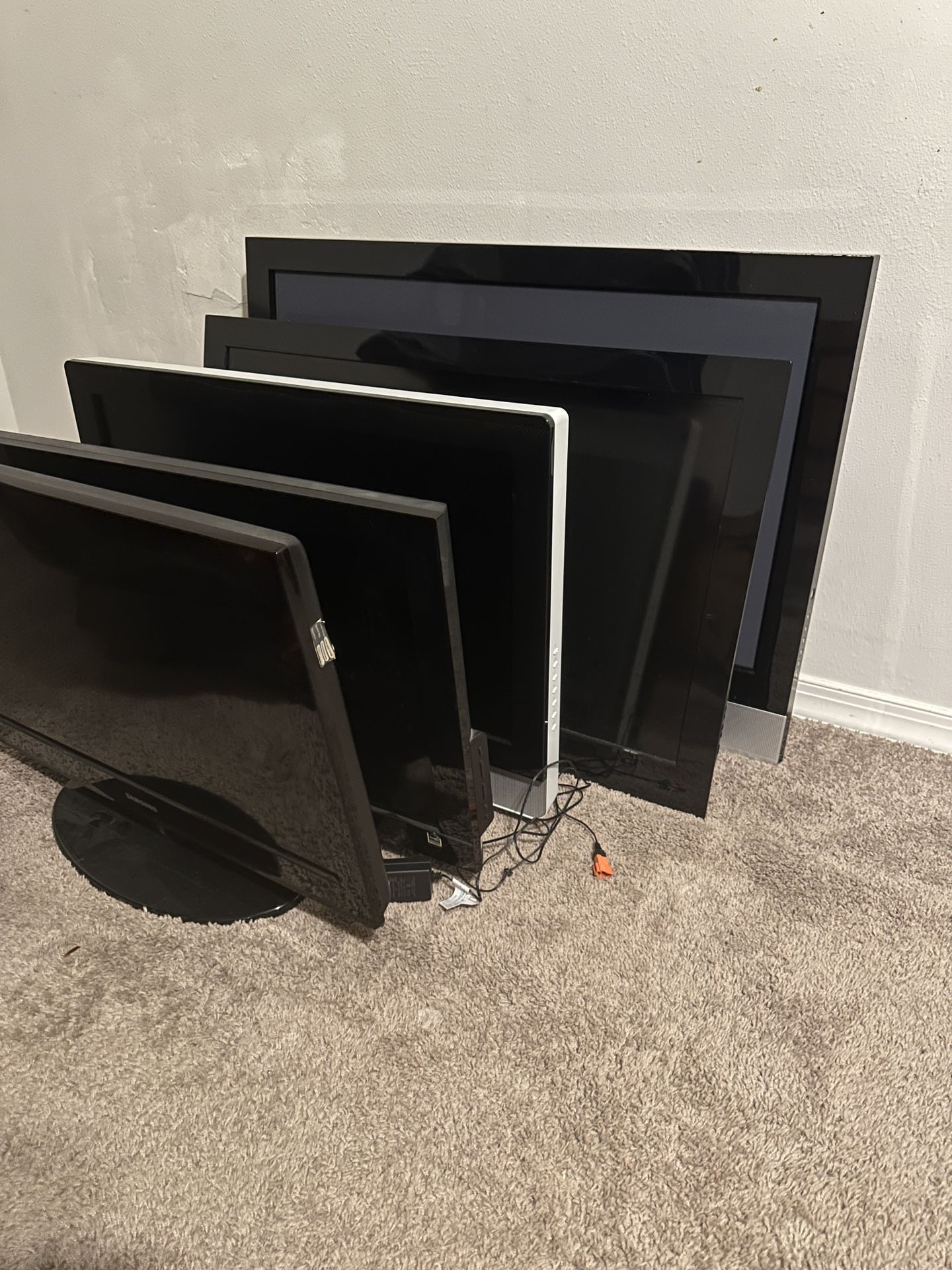 Miscellaneous Medium Size TVs