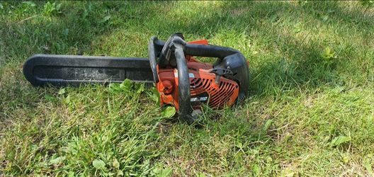 Echo Gas Chainsaw – Runs Great – Bar & Chain Included