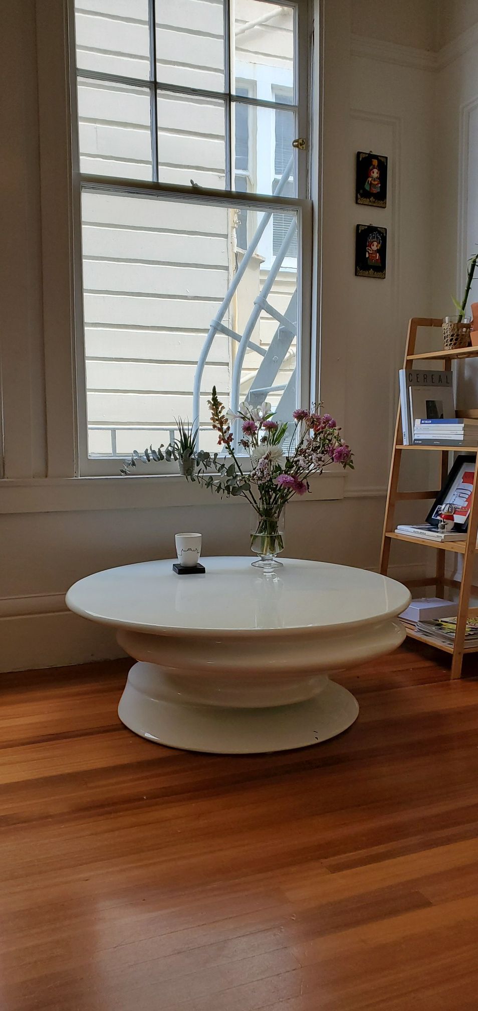 White Coffee Table (SISMIC) - lacquered Roche Bobois