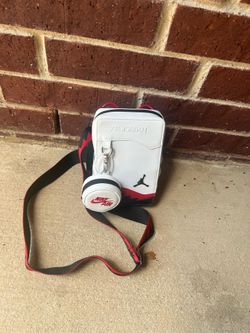 *** NEW ARRIVALS, NEW ARRIVALS, NEW ARRIVALS *** “ Brand 🆕 “ Jordan AJ5 Crossbag, Color: White/ Red, Black Size: One Size Fits All !!! Come Shopping 