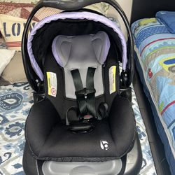 Baby Trend Infant Car Seat / Silla De Carro De Bebé   