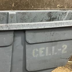 Rubbermaid  1 yard construction gondola dumpster