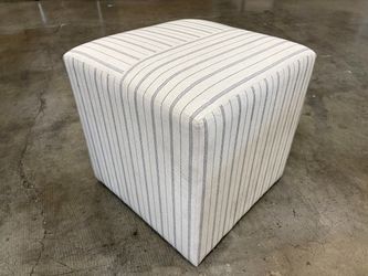 THRESHOLD BY TARGET Lynwood Square Coastal Style Upholstered Ottoman